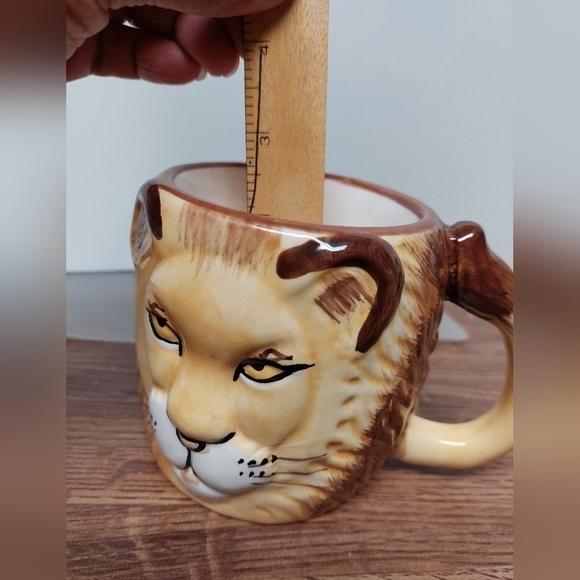 Life-like Ceramic Lion Face Mug - Picture 10 of 10